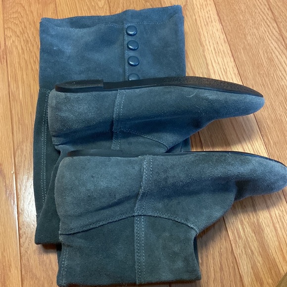 Gray Chinese Laundry tall boots in good condition. Size 9.5 - Picture 4 of 5